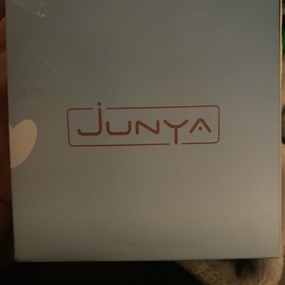 Matte black flask with bejeweled cap - Picture 6 of 7